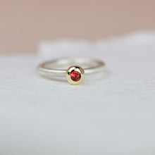 Kép betöltése a galériamegjelenítőbe: ORIGO S gyűrű sárgaarany foglalat narancs zafír - 52 méret