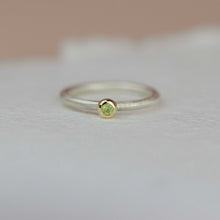 Kép betöltése a galériamegjelenítőbe: ORIGO Candy gyűrű sárgaarany foglalat lime zafírral - 53 méret