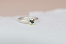 Kép betöltése a galériamegjelenítőbe: ORIGO M gyűrű sárgaarany foglalat ausztrál kék zafír - 55 méret