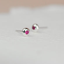 Kép betöltése a galériamegjelenítőbe: ORIGO Sphere S fülbevaló - rubinnal