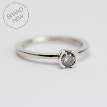 Kép betöltése a galériamegjelenítőbe: Vespera - Salt & Pepper gyémánt fehérarany gyűrű