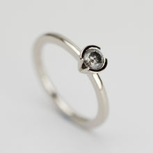 Kép betöltése a galériamegjelenítőbe: Vespera - Salt & Pepper gyémánt fehérarany gyűrű