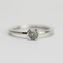 Kép betöltése a galériamegjelenítőbe: Vespera - Salt & Pepper gyémánt fehérarany gyűrű