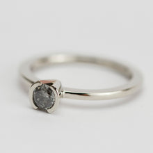 Kép betöltése a galériamegjelenítőbe: Vespera - Salt & Pepper gyémánt fehérarany gyűrű