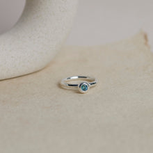 Kép betöltése a galériamegjelenítőbe: ORIGO gyűrű kék drágakővel
