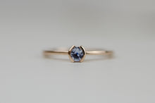 Kép betöltése a galériamegjelenítőbe: Vespera - Természetes Kék Zafír pezsgő arany gyűrű