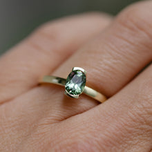 Kép betöltése a galériamegjelenítőbe: Bethany - Menta zöld turmalin sárga arany gyűrű