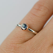 Kép betöltése a galériamegjelenítőbe: ORIGO S gyűrű sötét kék ausztrál zafírral