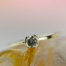 Kép betöltése a galériamegjelenítőbe: Vespera - Salt & Pepper gyémánt sárga arany gyűrű