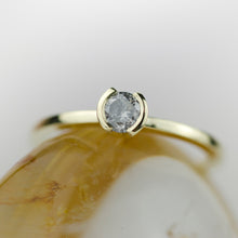 Kép betöltése a galériamegjelenítőbe: Vespera - Salt & Pepper gyémánt sárga arany gyűrű
