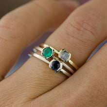 Kép betöltése a galériamegjelenítőbe: Vespera - Kék zafír fehér arany gyűrű