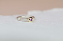 Kép betöltése a galériamegjelenítőbe: ORIGO S gyűrű sárgaarany foglalat lila zafír - 51 méret
