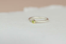 Kép betöltése a galériamegjelenítőbe: ORIGO Candy gyűrű sárgaarany foglalat lime zafírral - 53 méret

