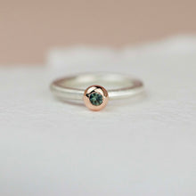 Kép betöltése a galériamegjelenítőbe: ORIGO S gyűrű rozéarany foglalat zöld zafír - 53 méret
