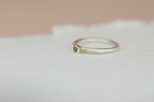 Kép betöltése a galériamegjelenítőbe: ORIGO Candy gyűrű sárgaarany foglalat világos kék zafírral - 55 méret
