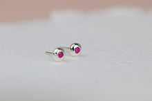 Kép betöltése a galériamegjelenítőbe: ORIGO Sphere S fülbevaló - rubinnal
