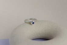 Kép betöltése a galériamegjelenítőbe: ORIGO ezüst gyűrű lila drágakővel
