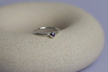 Kép betöltése a galériamegjelenítőbe: ORIGO ezüst gyűrű lila drágakővel
