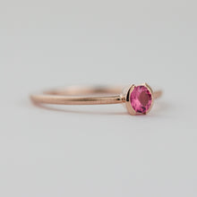 Kép betöltése a galériamegjelenítőbe: Vespera - Rózsaszín spinell rozéarany gyűrű
